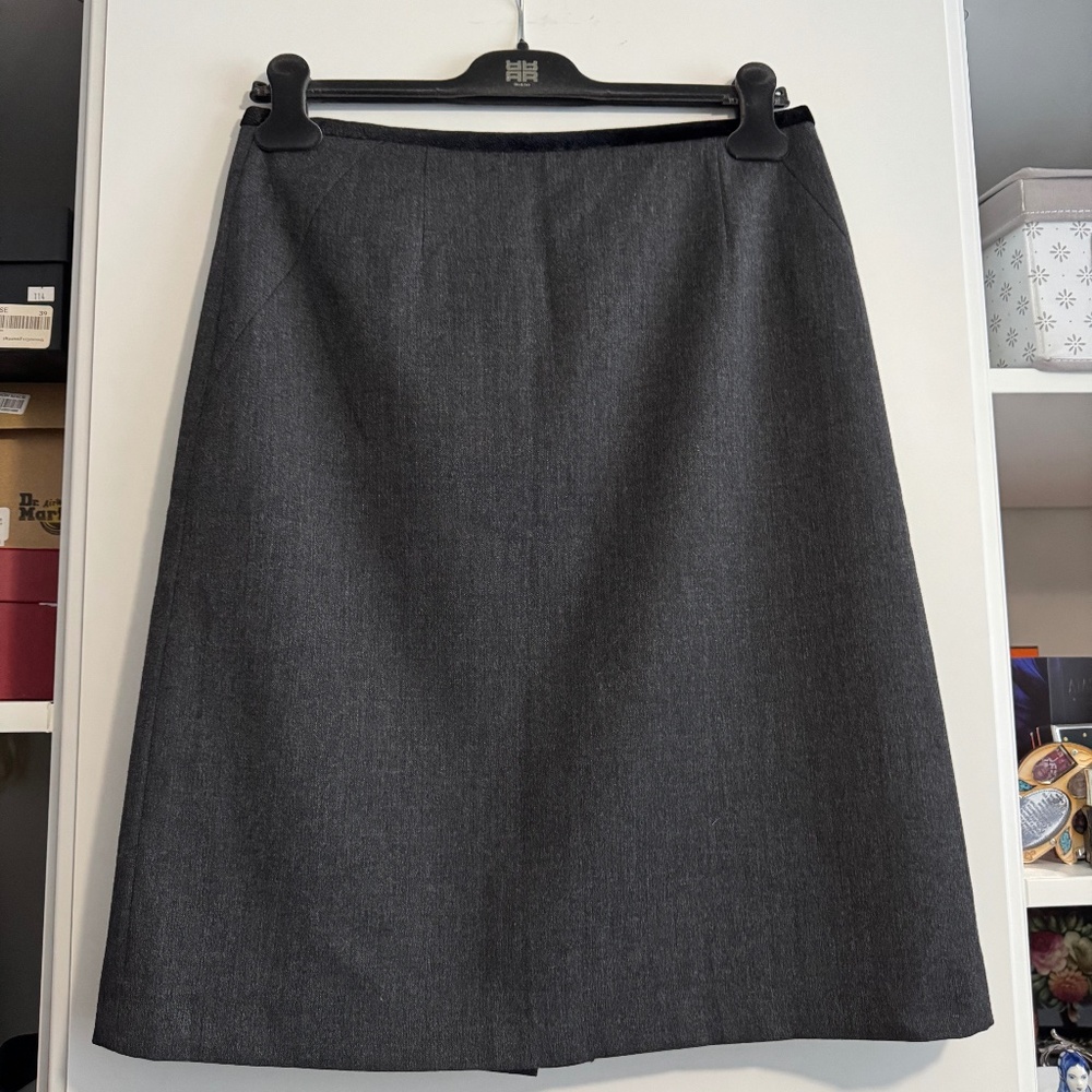 Harvé Bénard, Size 8, 98% Wool, 2% Lycra